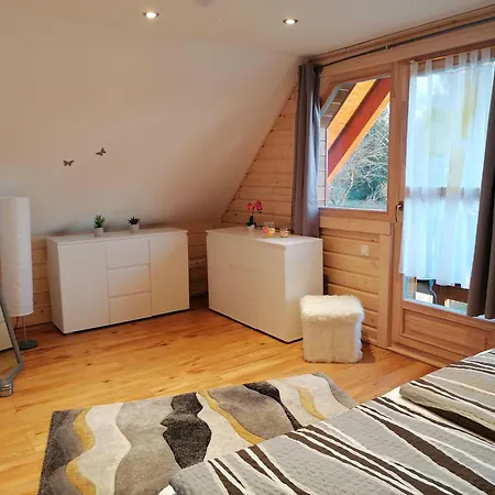 Blockbohlenhaus-steiner-lodge