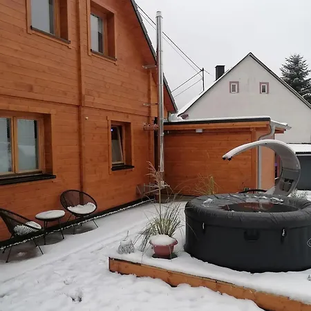 Blockbohlenhaus-steiner-lodge *